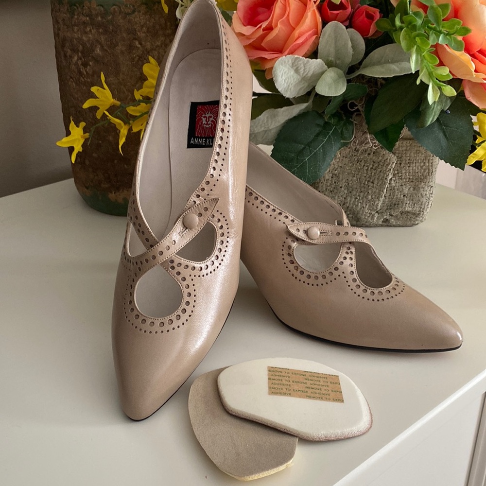 Anne Klein Leather Pumps.  NWT and original box